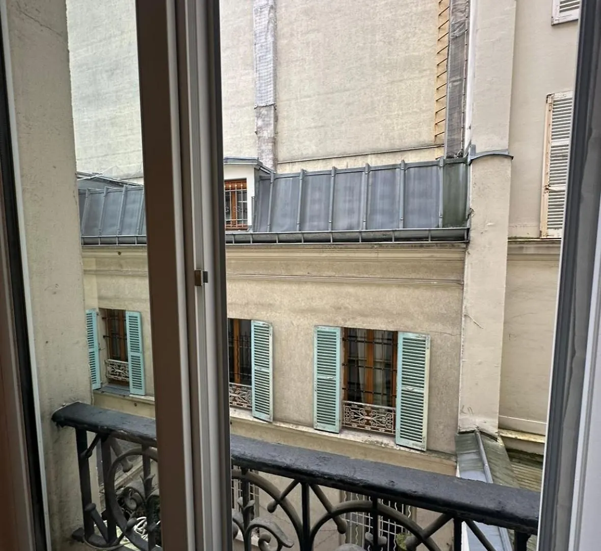 Apartment Bel Appartement Pres De La Place De La Republique Paris